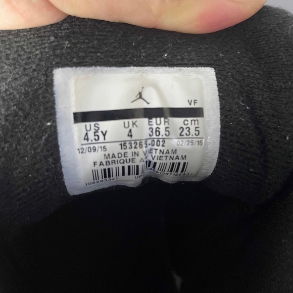 Jordan 12 Retro Flu Game (2016) (GS) Size 4.5Y / 6W - Picture 7 of 9